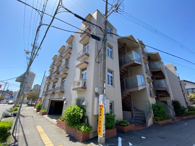 建物外観　敷地内駐車場あり！