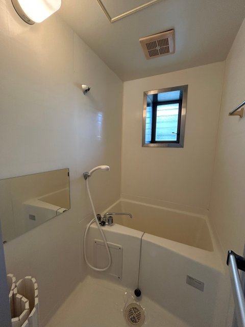 バス・シャワールーム　※写真は１０１の同型です