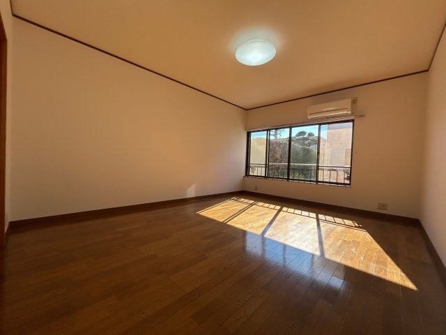 居室・リビング　※写真は１０１の同型です