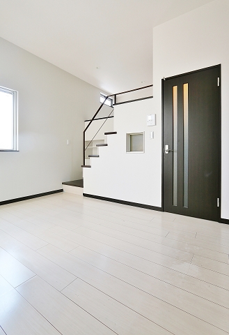 居室・リビング　家具の配置がしやすいリビングですね