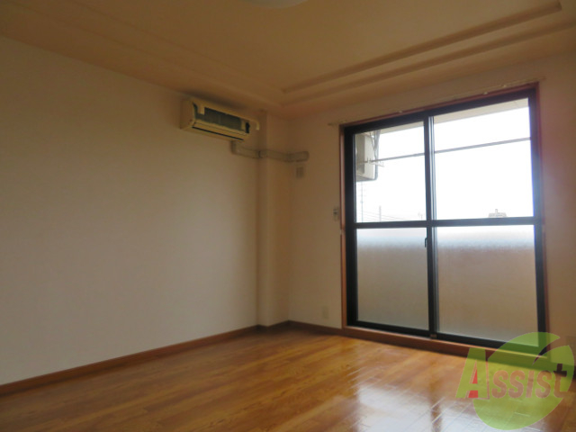 居室・リビング　大きな窓で、光がたくさん差し込みますねー。