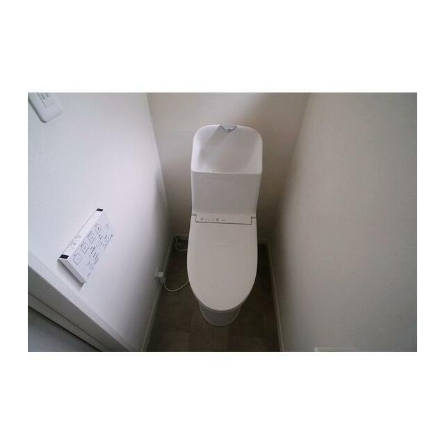 トイレ　温水洗浄便座完備