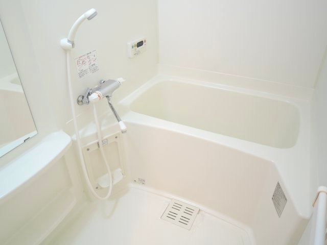 バス・シャワールーム　追い焚き機能付き浴室