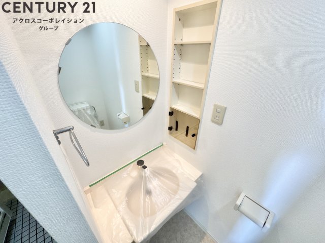 洗面設備　シンプルな洗面台