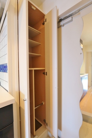 玄関　玄関に鏡があるのは嬉しいですね