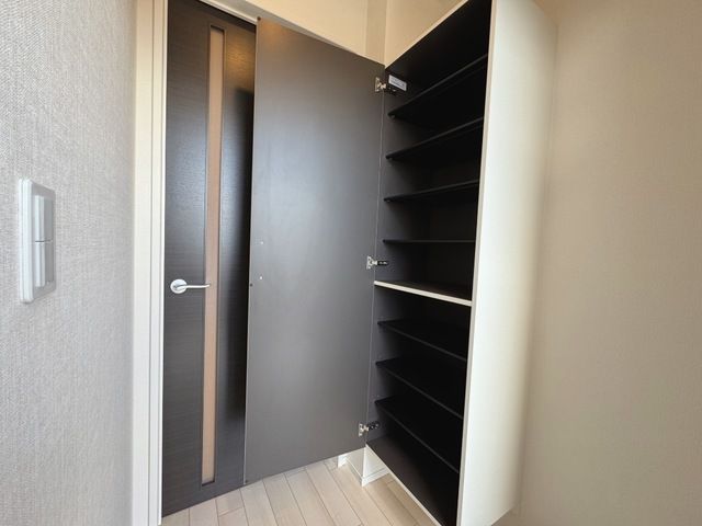 玄関　※同タイプの写真です。