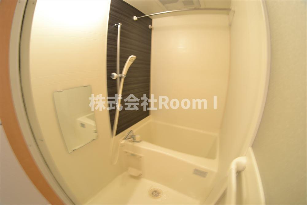 バス・シャワールーム　コンパクトで使いやすいお風呂です