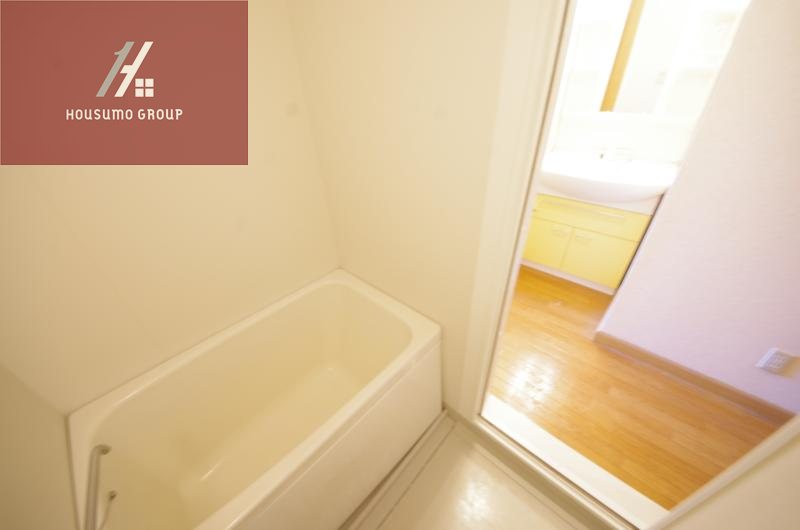 バス・シャワールーム　落ち着いた色調のトイレです