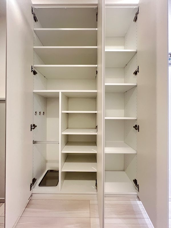 玄関　同マンション内別部屋参照