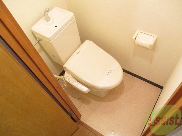 トイレ　温水洗浄便座もついてお尻にも優しいです♪毎日お世話になります