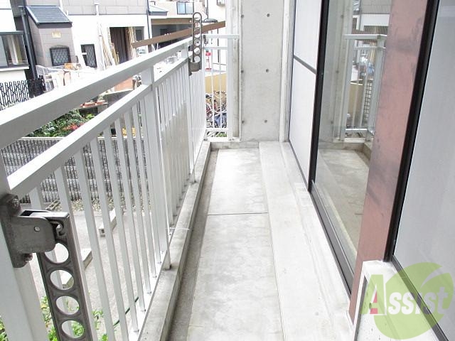 バルコニー　結構な広さです☆洗濯物も布団も十分干せますよねー♪