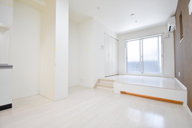 居室・リビング　エアコン付きのお部屋です