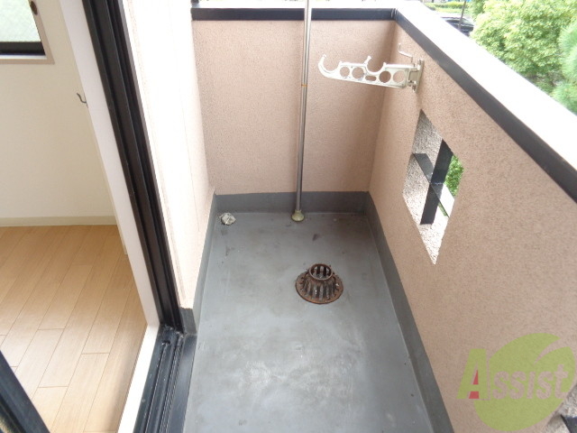 バルコニー　日当りの良いバルコニー