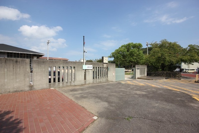 小学校　徳島市立内町小学校（小学校）まで916m