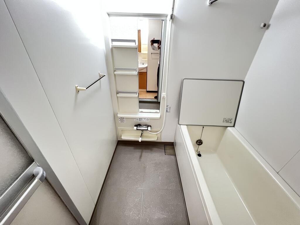 バス・シャワールーム　同一建物303号室の内装写真掲載