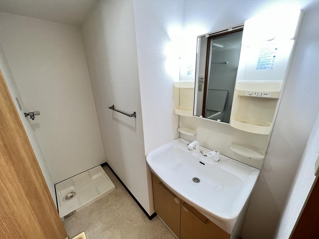 洗面設備　同一建物303号室の内装写真掲載