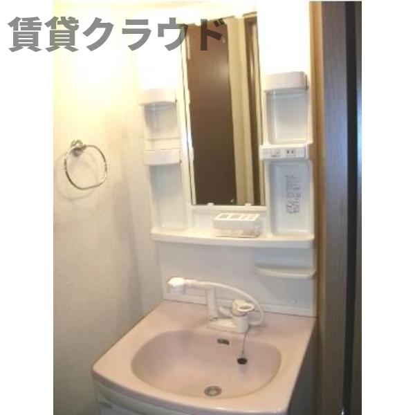 洗面設備　ゆったりとスペースのある洗面所