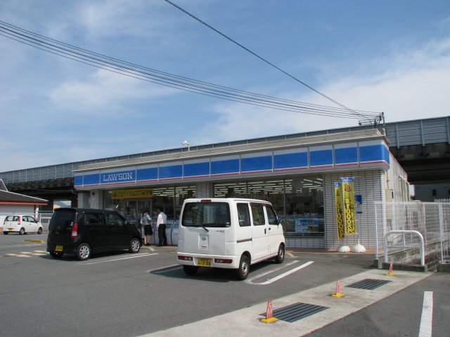 コンビニ　ローソン　龍野堂本中央店（コンビニ）まで300m