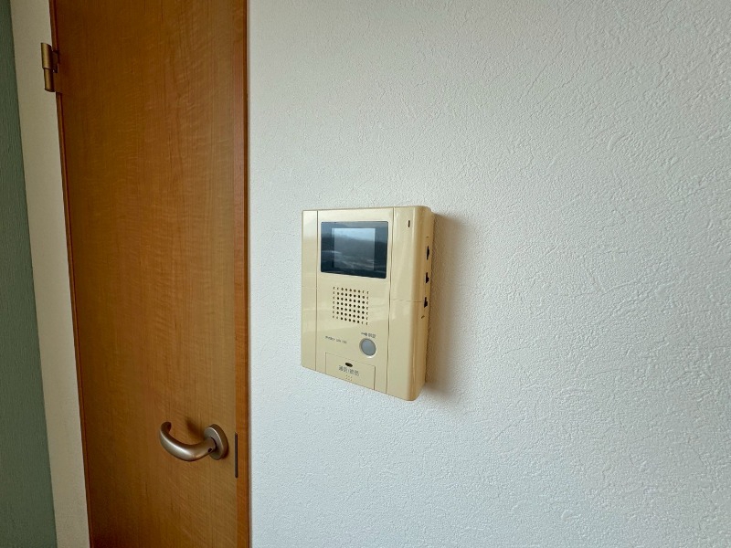 セキュリティ　ＴＶモニター付インターホンです。来客者の顔が見えるので安心！