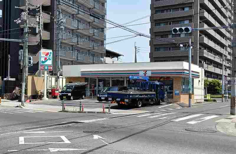 コンビニ　セブンイレブン栗林店（コンビニ）まで499m