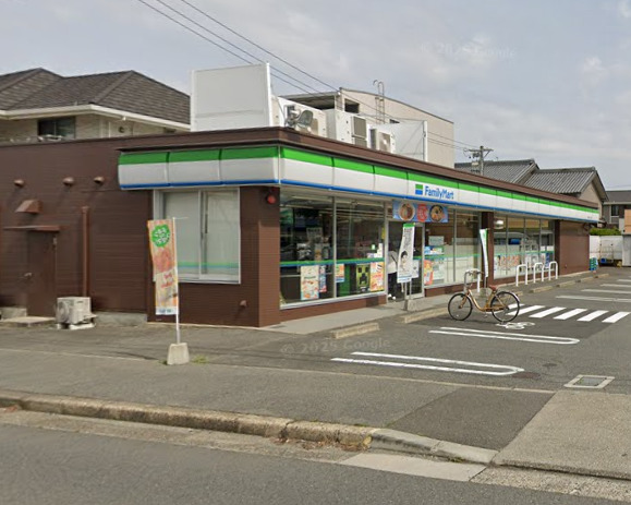 コンビニ　ファミリーマート 港明正一丁目店（コンビニ）まで525m