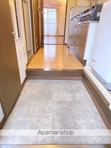 ＪＲ東海道本線 浜松駅 バス乗車時間：38分 最寄りバス停で下車 徒歩6分 3階建 築31年の玄関写真