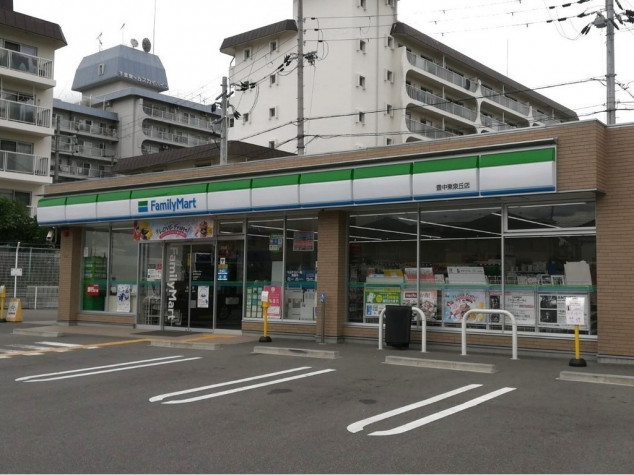コンビニ　ファミリーマート 豊中東泉丘店（コンビニ）まで81m