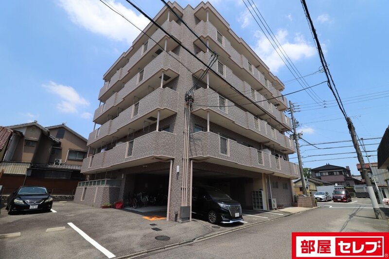 建物外観　タイル貼りの外観。