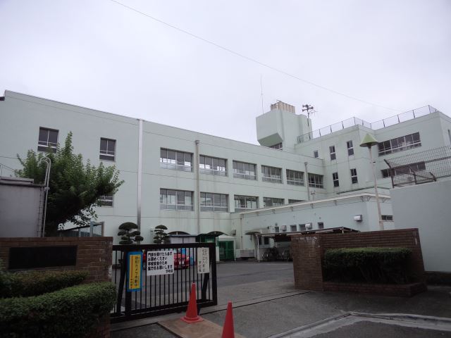 中学校　市立南中学校（中学校）まで890m
