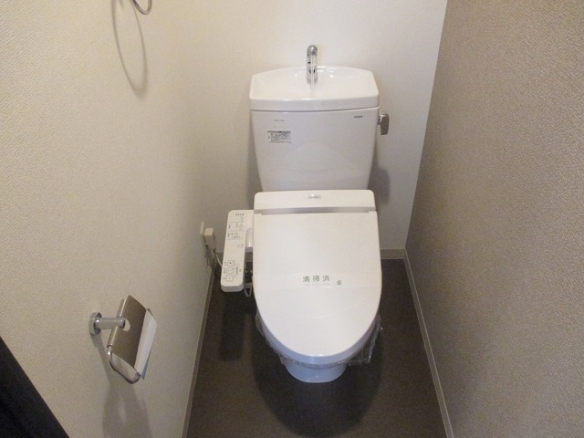 トイレ　トイレには快適な温水洗浄便座付です