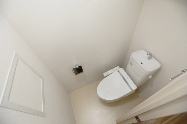 地下鉄御堂筋線 江坂駅 徒歩13分 8階建 築11年のトイレ写真