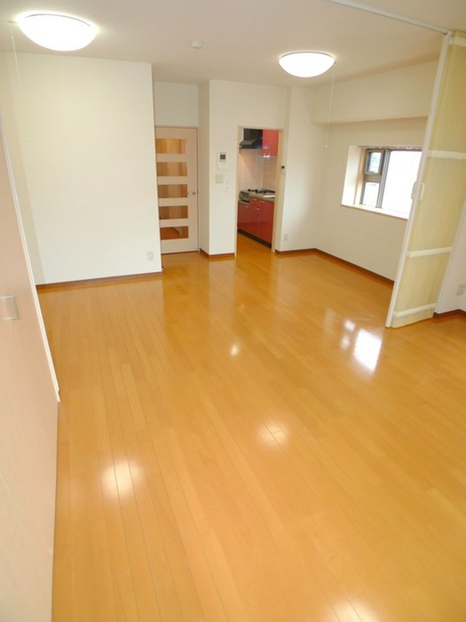 IP 2nd Isisの居間写真