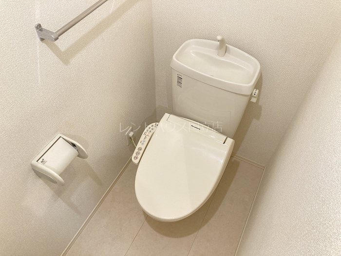 ＪＲ南武線 西府駅 徒歩13分 2階建 築18年のトイレ写真