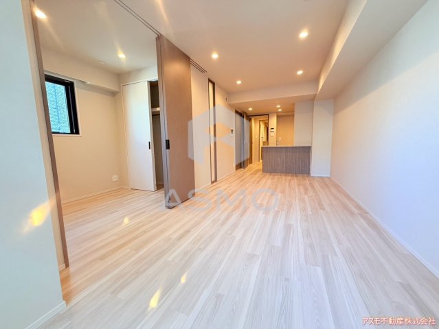 シーズンフラッツ心斎橋EASTの居間写真