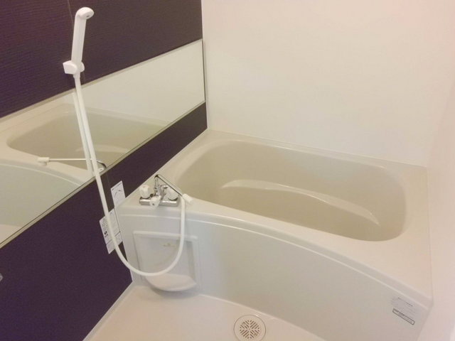 バス・シャワールーム　ゆとりあるお風呂で一日の疲れを癒しましょう