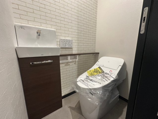 ＪＲ東海道本線 高槻駅 徒歩15分 3階建 築2年のトイレ写真