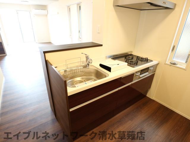 【静岡市清水区七ツ新屋のアパートのキッチン】