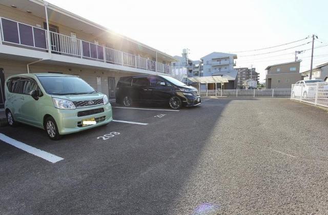 【高松市屋島中町のアパートの駐車場】