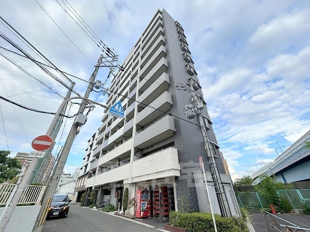 【大阪市西区川口のマンションの建物外観】