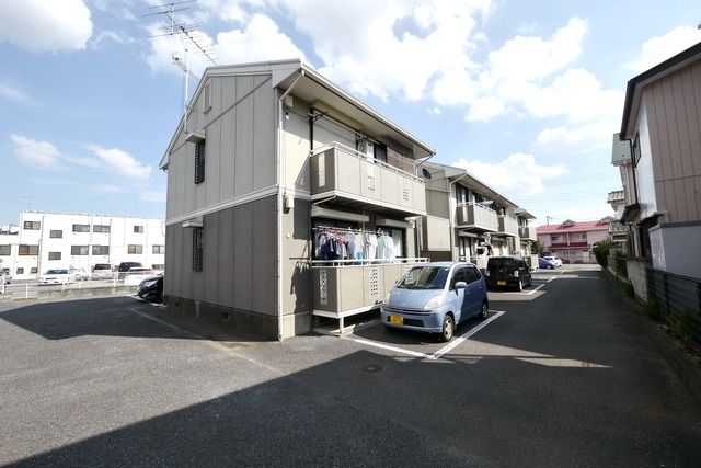 さいたま市西区三橋のアパートの建物外観