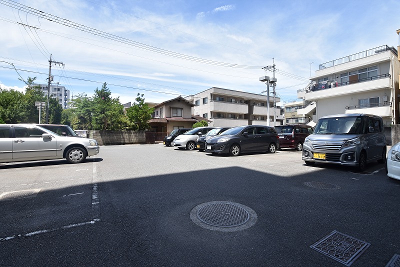 【広島市中区舟入南のマンションの駐車場】