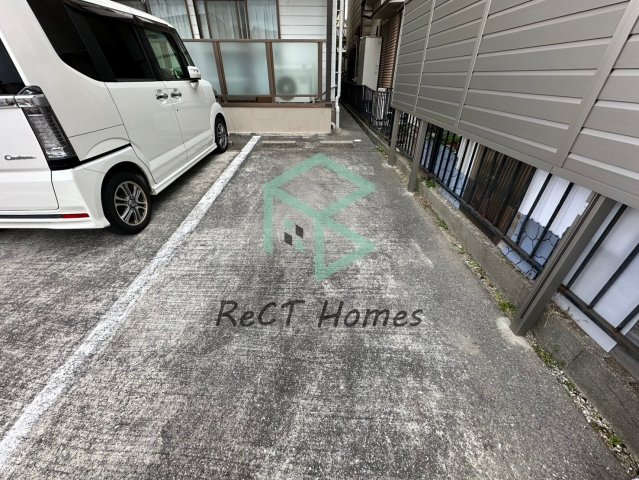 【姫路市飾磨区下野田のマンションの駐車場】