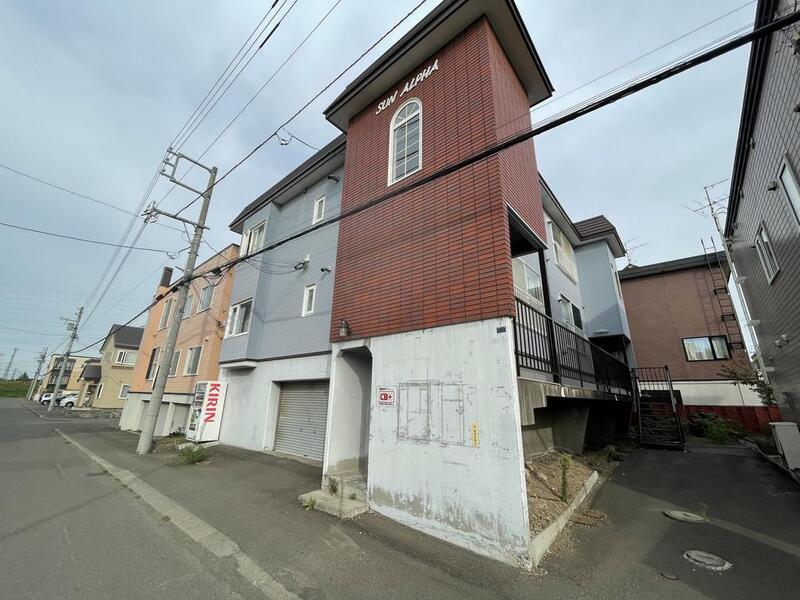 札幌市手稲区新発寒七条のアパートの建物外観