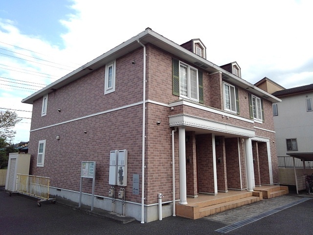 富士宮市黒田のアパートの建物外観