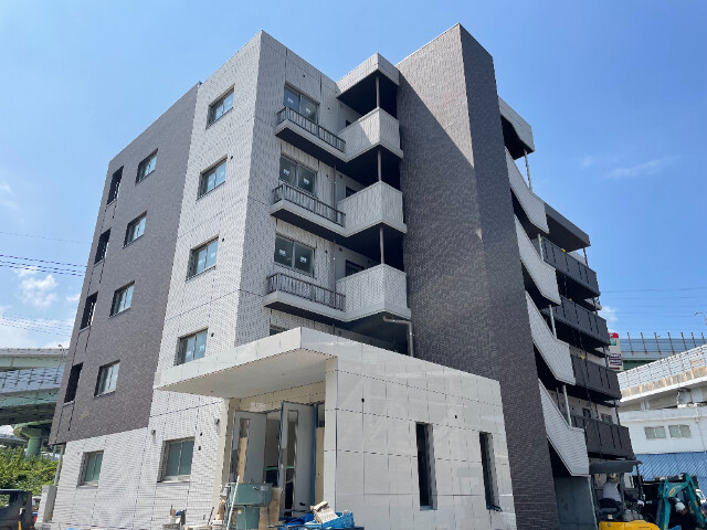 【北九州市小倉北区貴船町のマンションの建物外観】