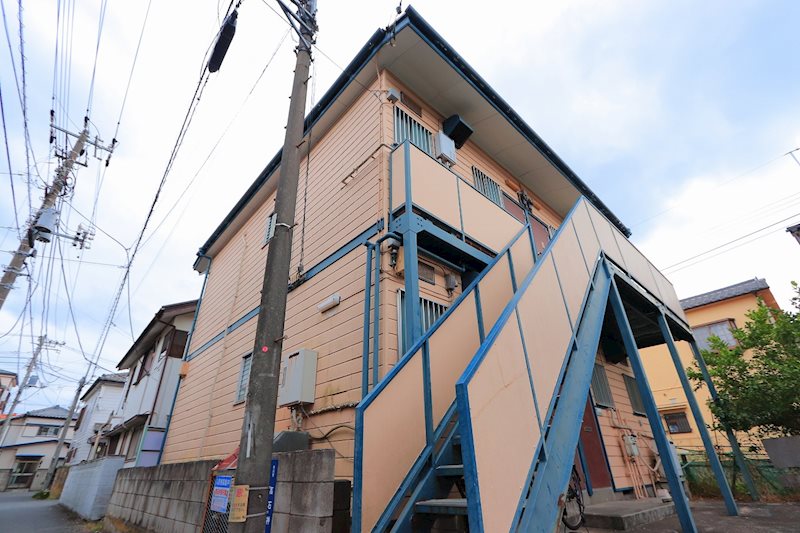 市川市高石神のアパートの建物外観