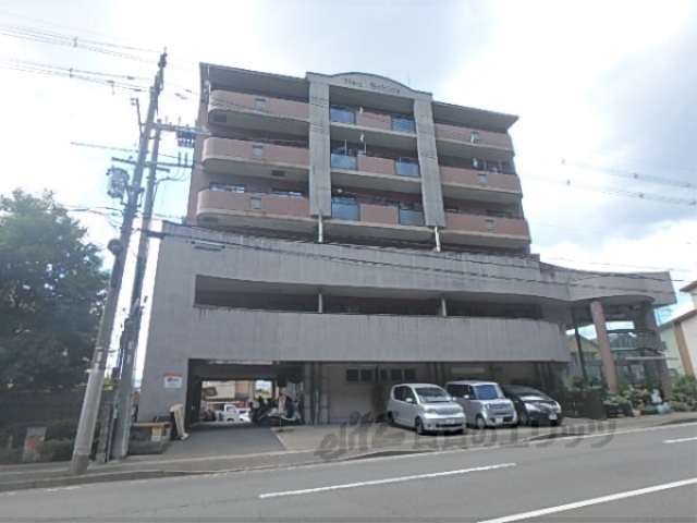 京都市右京区常盤古御所町のマンションの建物外観