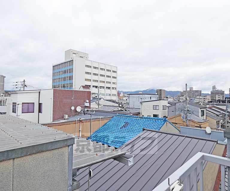 【京都市上京区滝ケ鼻町のマンションの眺望】