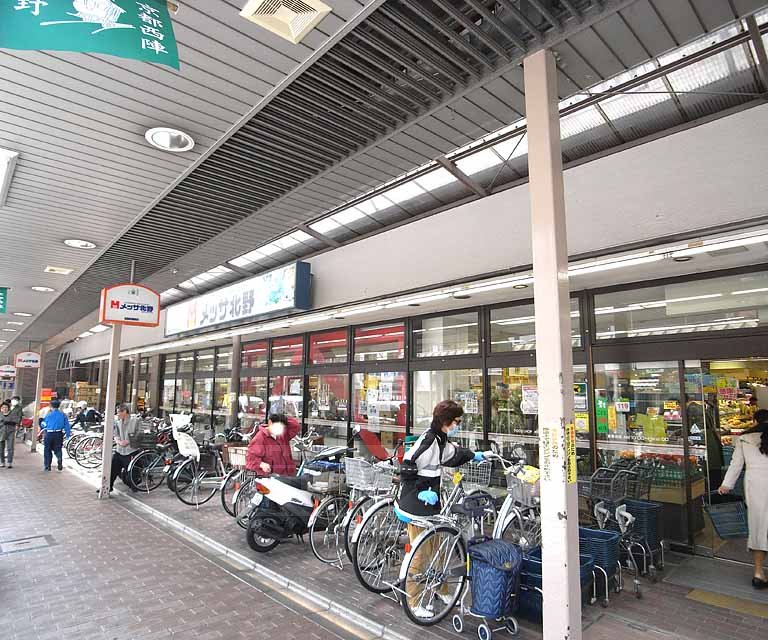 【京都市上京区滝ケ鼻町のマンションのスーパー】