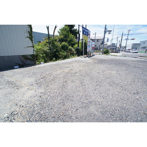 駐車場　敷地内１台込み無料です